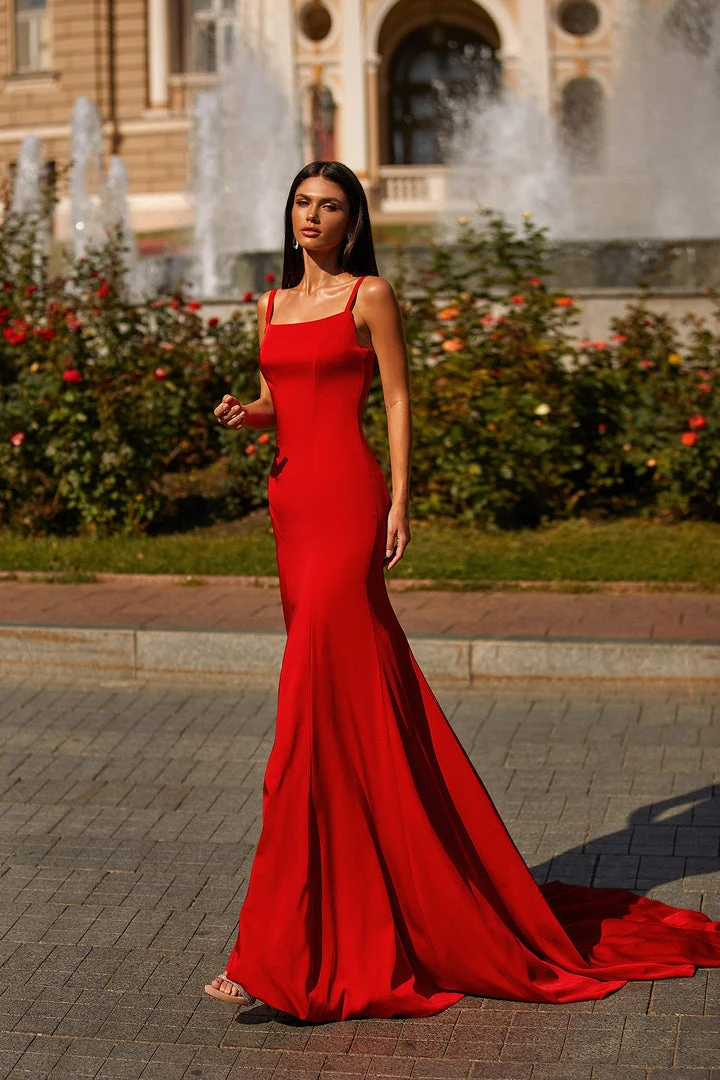 Alamour Made-To-Order Serai - Red PROM & FORMAL Alamour Made-To-Order Serai - Red PROM & FORMAL