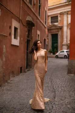 Alamour The Label Lelia - Gold Fitted Gowns