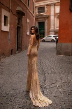 Alamour The Label Lelia - Gold Fitted Gowns