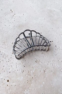 Alamour The Label Shell Claw Clip Hair Accessories