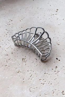 Alamour The Label Shell Claw Clip Hair Accessories